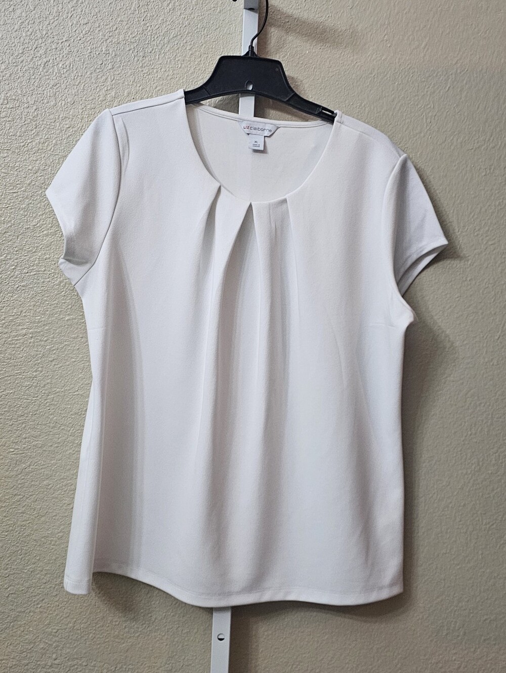 Liz Claiborne White Short Sleeve Top